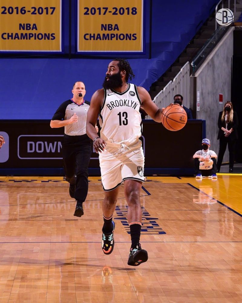 开云体育-关于哈登迎来十二赛季出色发挥，篮网观众热烈欢呼！的信息