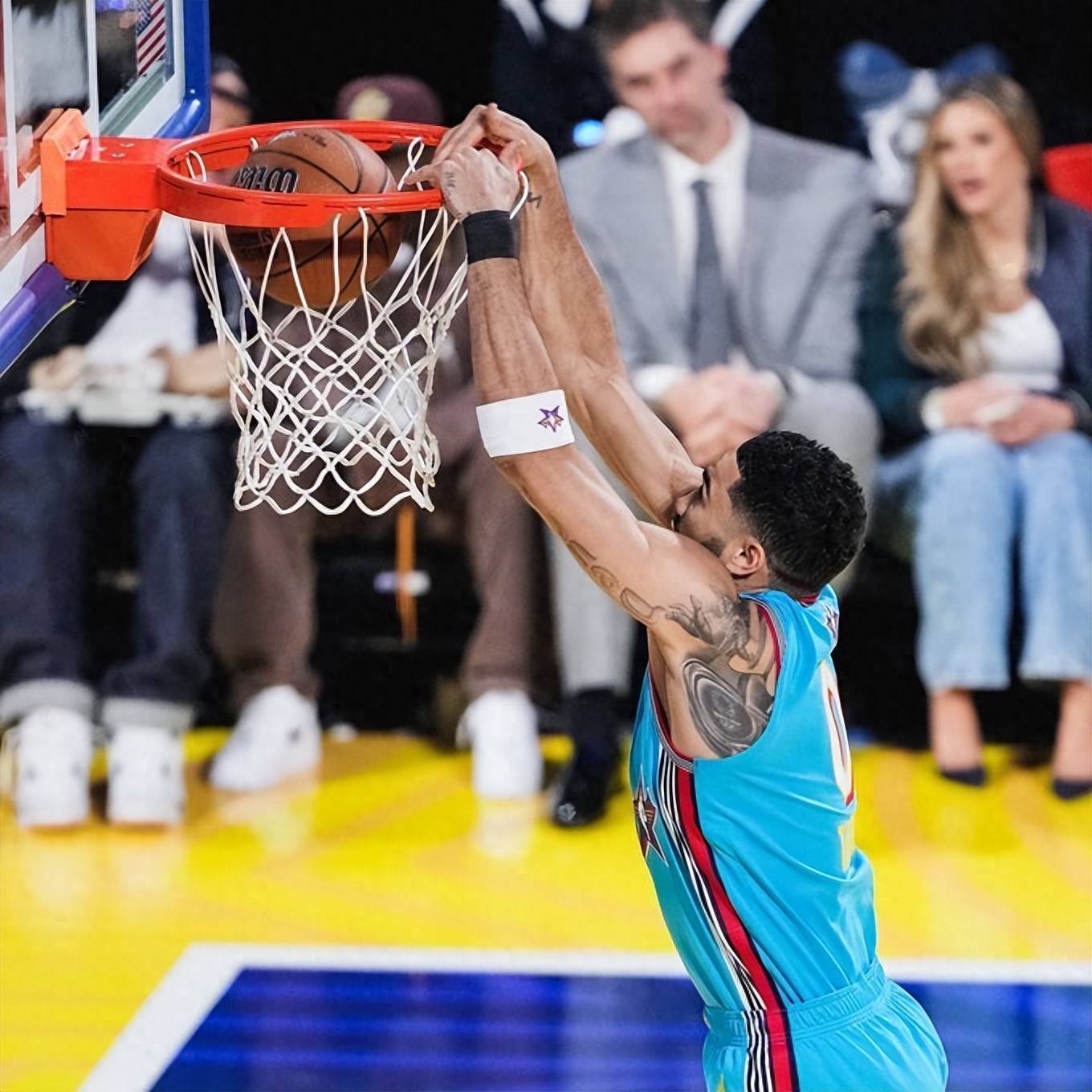 开云体育-塔图姆迎来十五赛季出色发挥，澳大利亚队观众热烈欢呼！(塔图姆有多强)