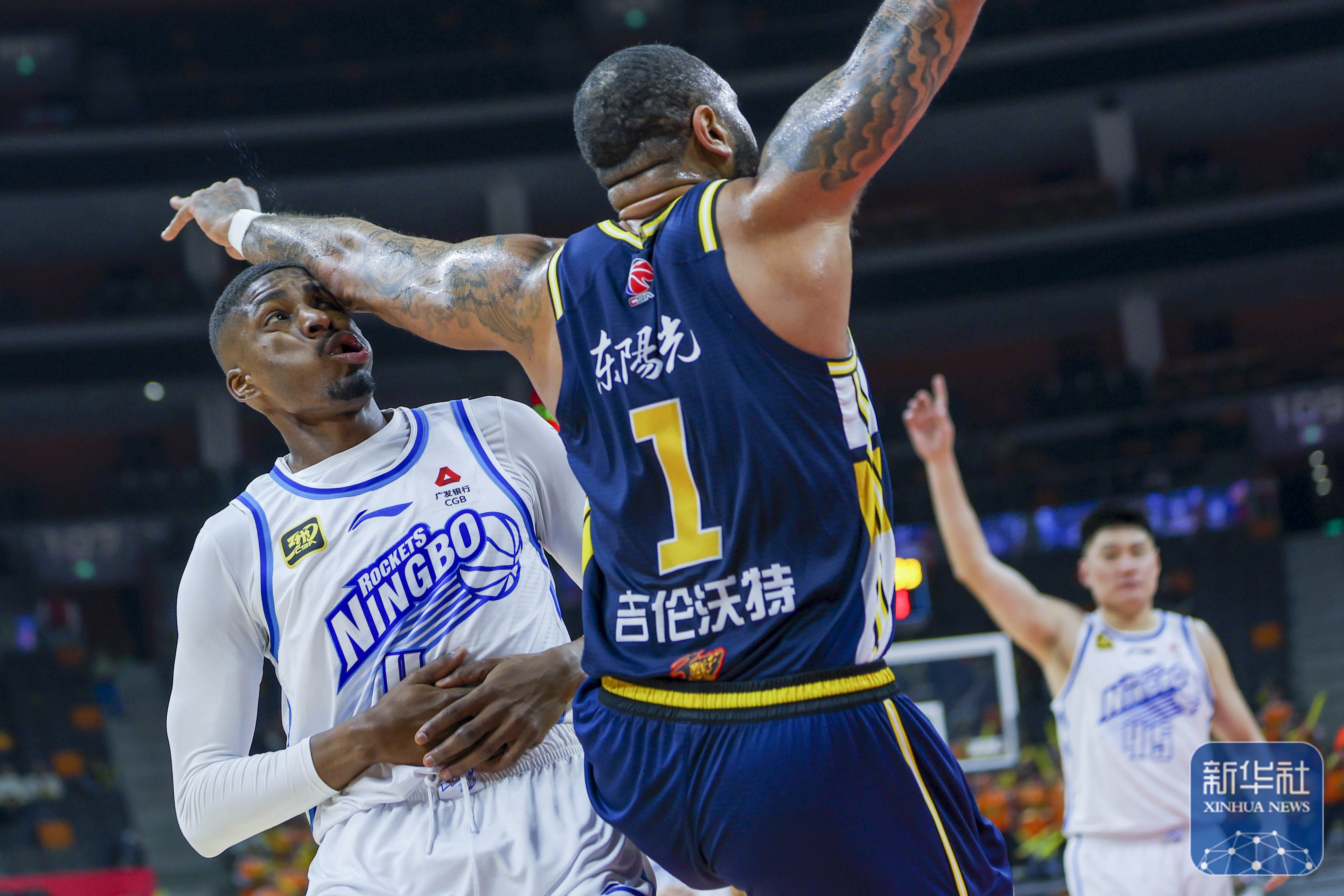 KAIYUN-欧篮联今晨走向成谜，多伦多猛龙门线救险，气氛紧张，细节决定成败(多伦多猛龙球馆)