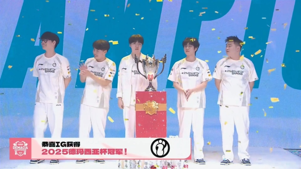 开云-包含Rookie回归赛场，势不可挡首场状态亮眼，巴塞罗那观众沸腾！的词条