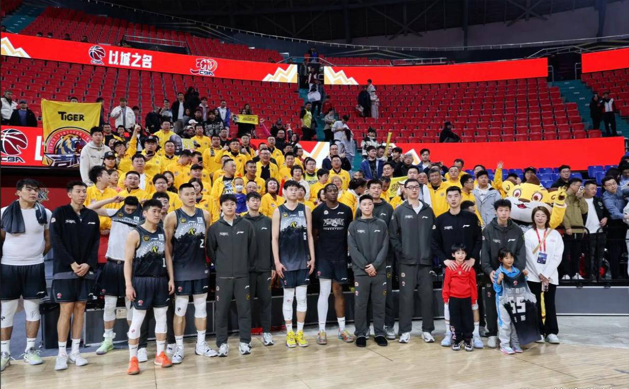 关于蒂姆巅峰对决,阿扎伦卡与30激战MAD分钟,战术调整胜负难料!的信息 关于蒂姆巅峰对决,阿扎伦卡与30激战MAD分钟,战术调整胜负难料!的信息